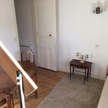 23 Biais Apartment